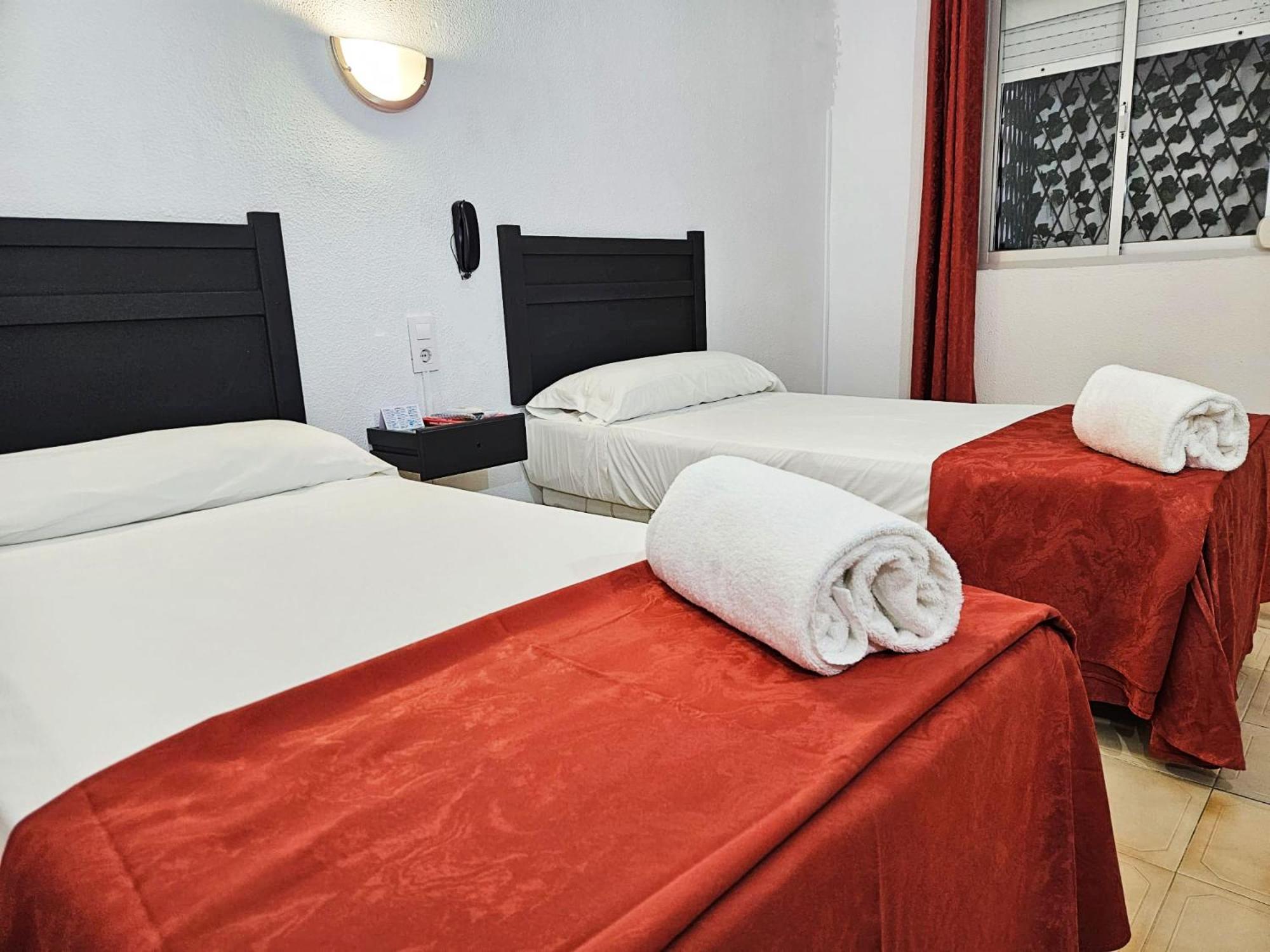 Hotel San Vicente - Centro Playa Conil De La Frontera Bilik gambar